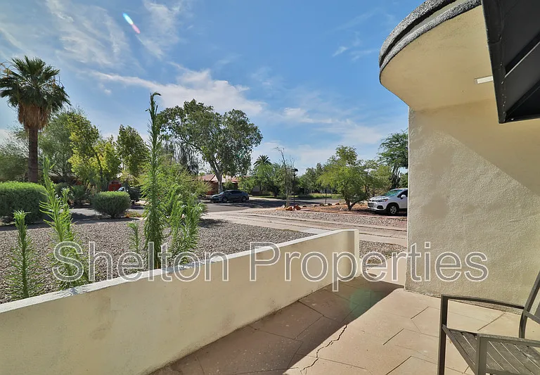1802 N Laurel Ave — Photo 6