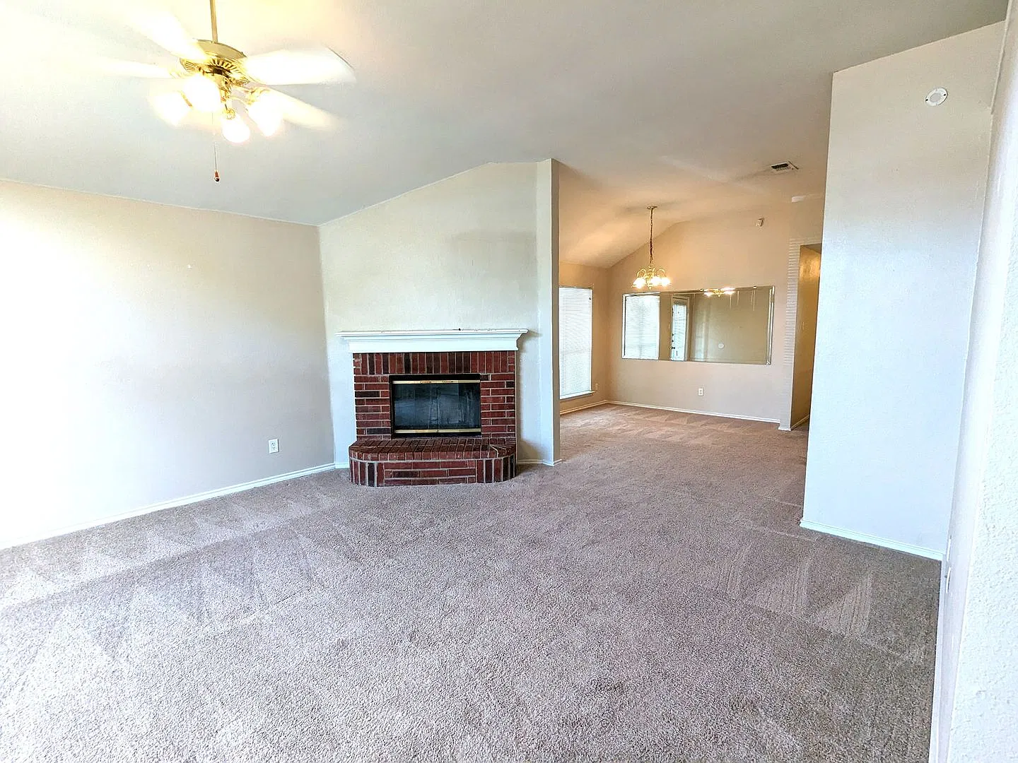 3 Bedroom in Mansfield — Photo 2