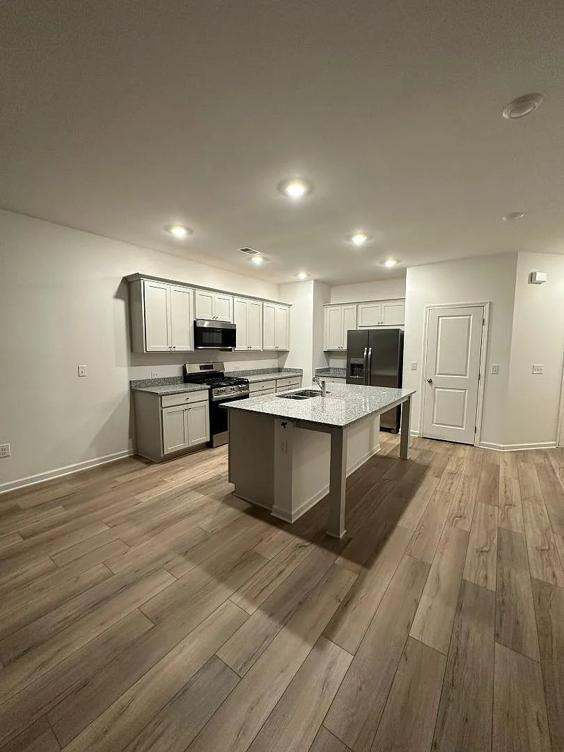 Unit Photo - 2482 Van Fleet Cir #4279