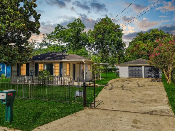 9217 Camay Dr, Houston, TX 77016