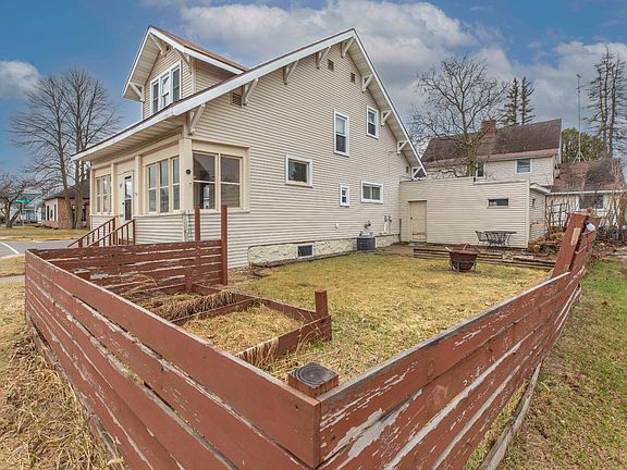 2nd image of 103 W Kemp St