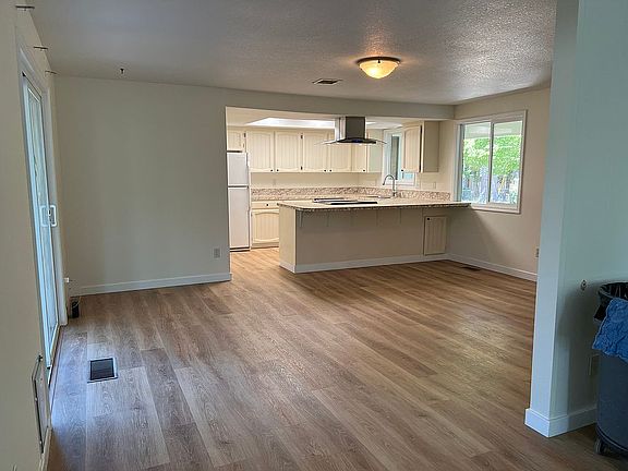 Dining/family room 