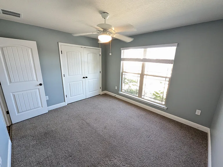 2401 Spur Ln — Photo 8