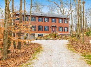1930 Badger Ct, Sugar Grove, OH