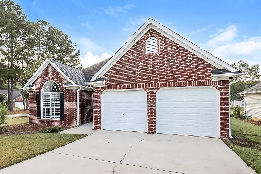 3 bed, 2.0 bath, 1543 sqft, $2,370 — Photo 3
