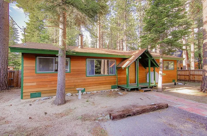 785 Seneca Dr — Photo 2