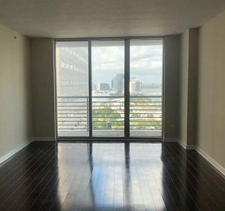 4th image of 325 Biscayne Blvd #2411