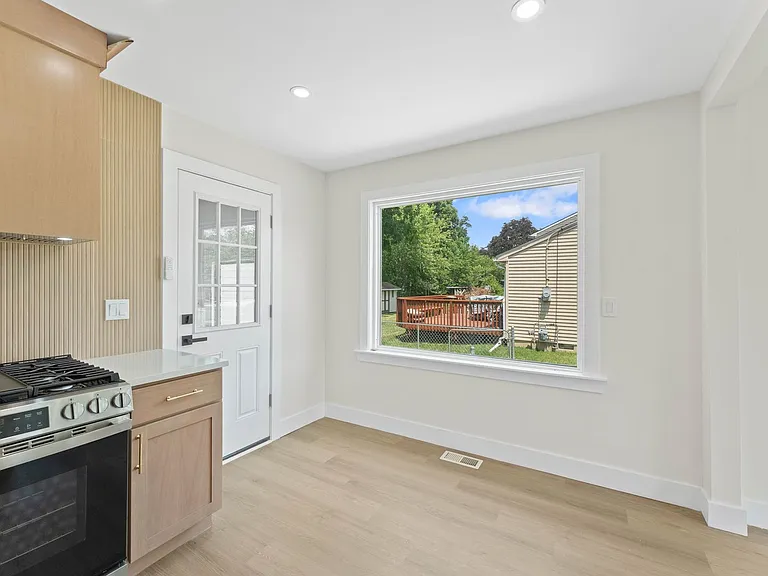 607 W Madison Ave — Photo 13