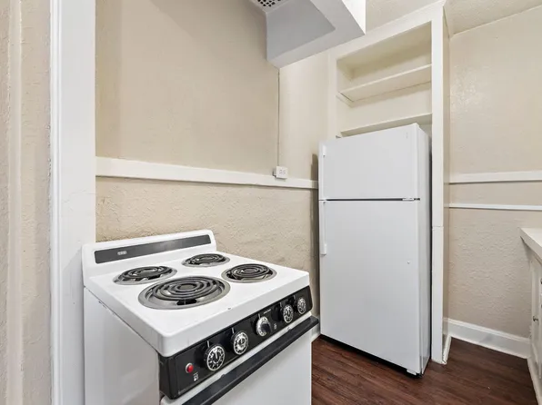 Brookside Plaza, 4908 Brookside Blvd APT 8, Kansas City, MO 64112