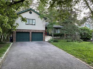 228 Woodstock Ave, Clarendon Hills, IL 60514