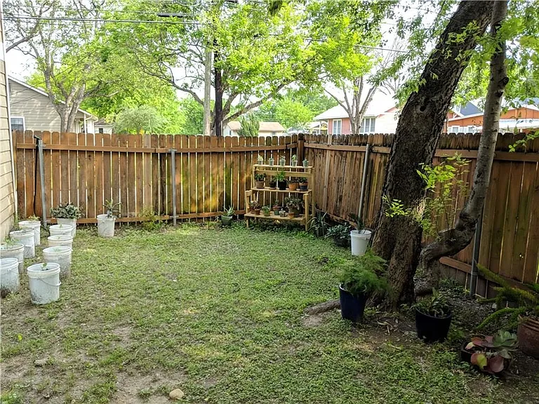 5501 Duval St #B — Photo 8