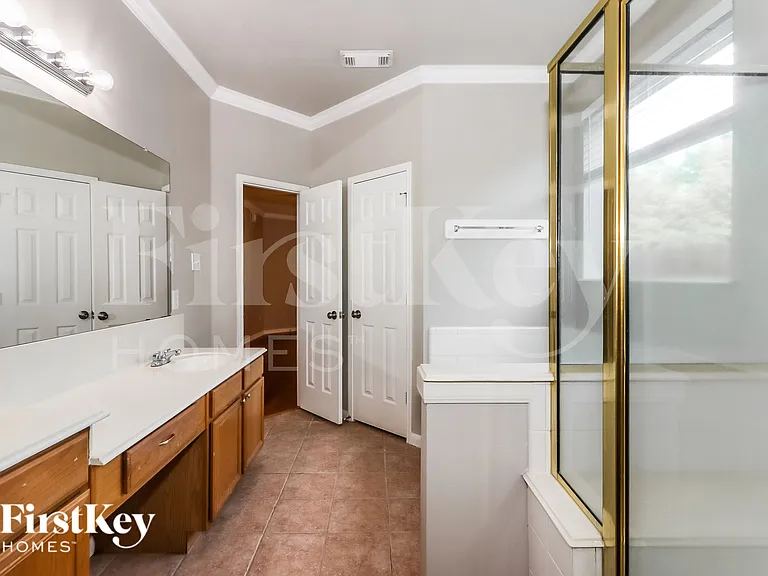 902 Rock Springs Dr — Photo 16