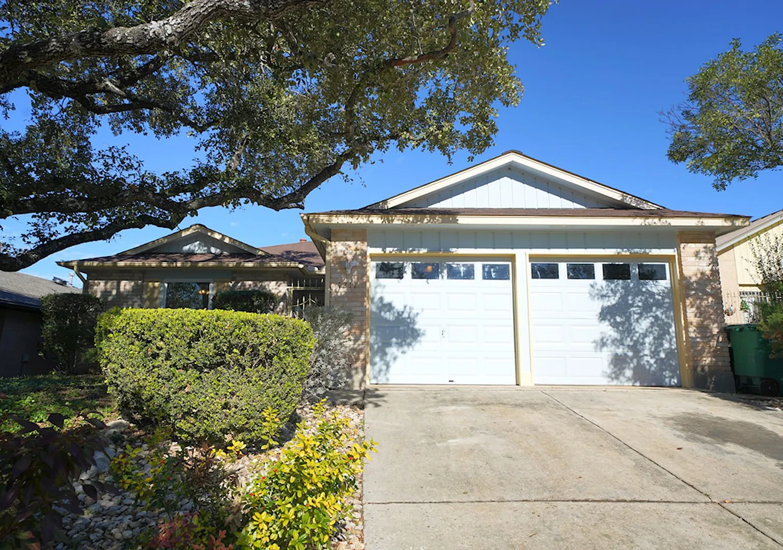 Impeccably Maintained 2/1 Now Available in San Antonio Realtor Commission: $400 — Photo 1