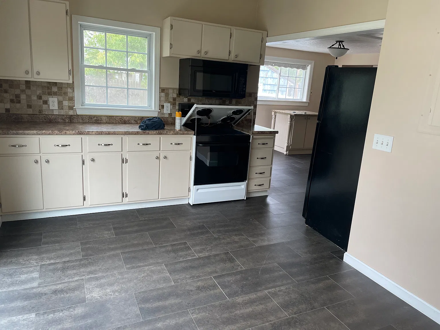 130 Thornton Rd — Photo 3