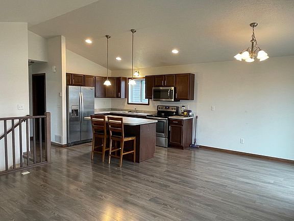 3rd image of 2137 10th St W