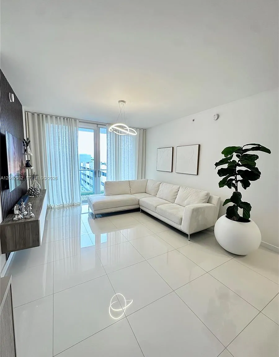 Midtown At Doral Condo 3 — Photo 1