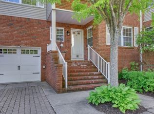 28 Berkeley Sq, Watchung Boro, NJ 07922