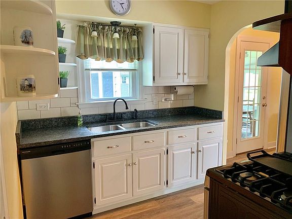 4th image of 413 Clifton Dr