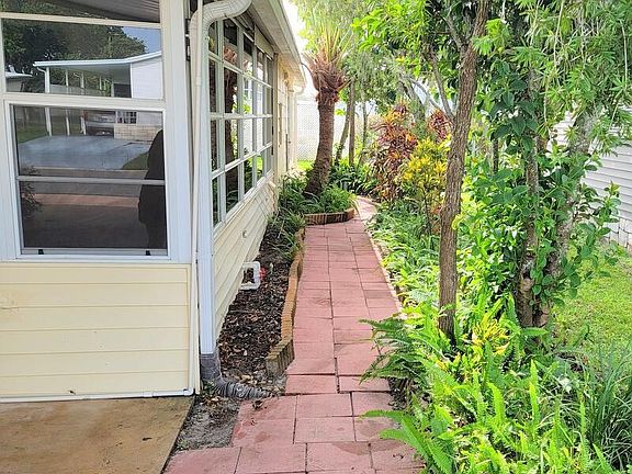 4th image of 602 Oleander Cir