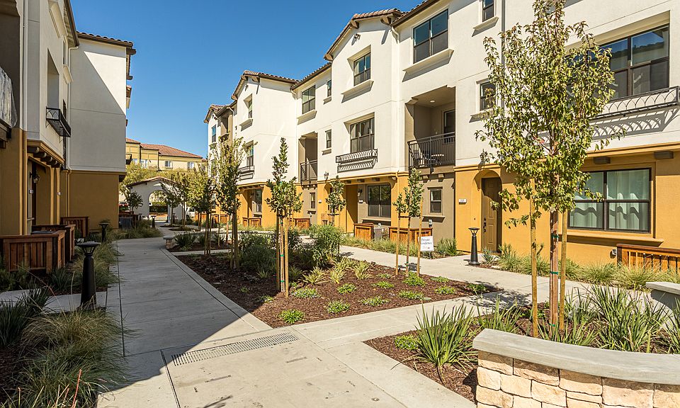 1st image of 735 Santa Cecilia