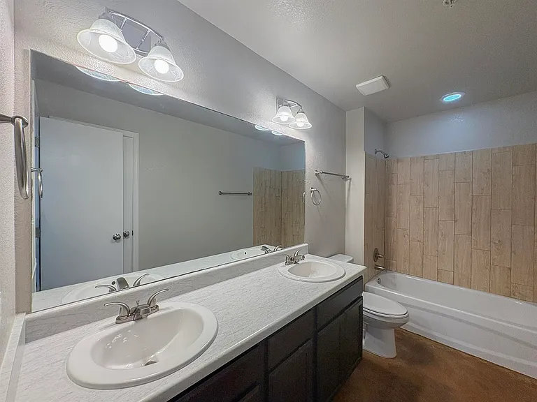 255 E 5th Ave — Photo 26