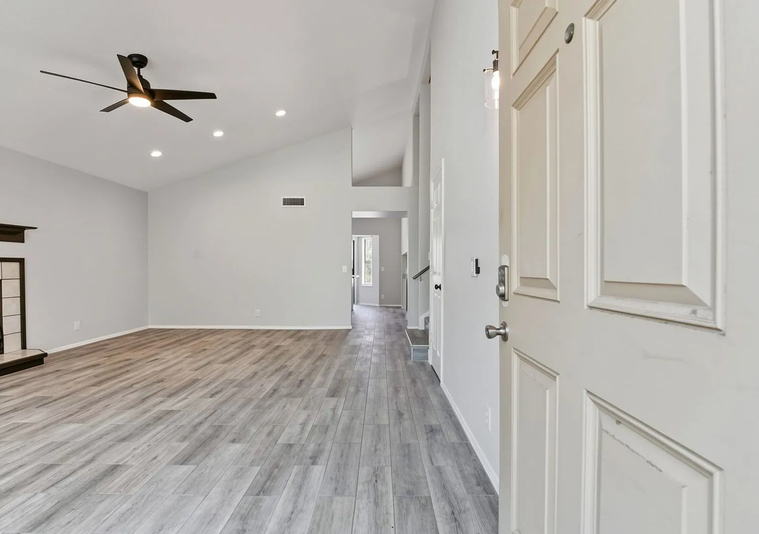 Spacious 4-befroom 2-bathroom home in Gilbert, AZ! — Photo 2