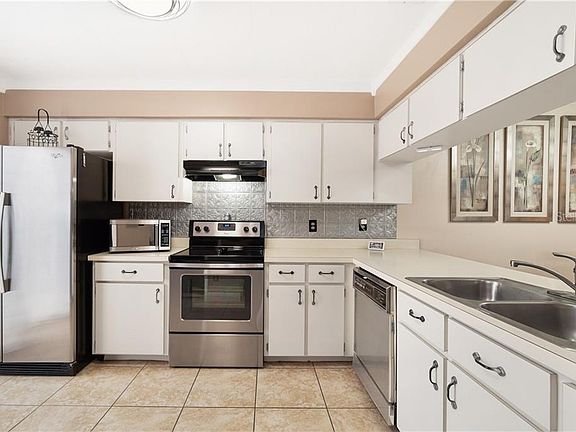 5th image of 627 Golden Sunshine Cir