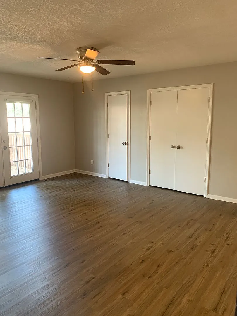 Kenwood Apts / Kenwood Realty Group LLC — Photo 4