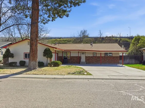 715 S Berwick Dr, Boise, ID 83706