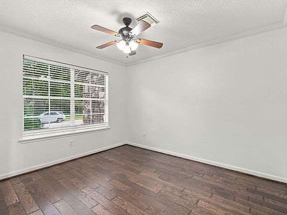 5th image of 202 W Greywing Cir