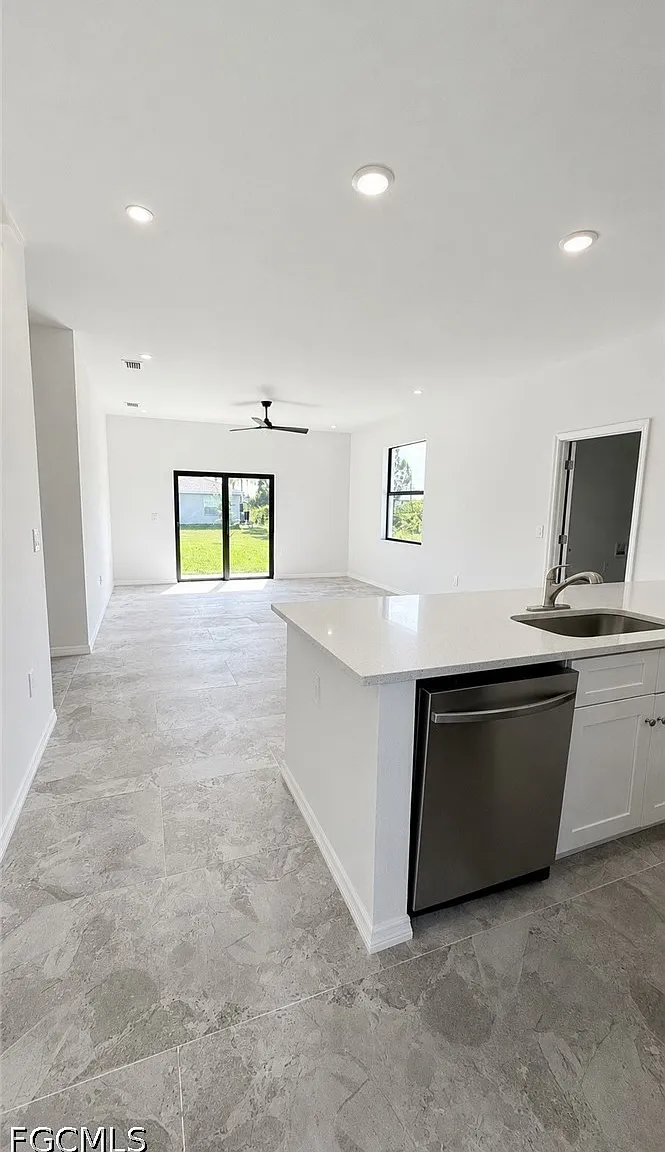 3 bed, 2.0 bath, 1300 sqft, $1,950 — Photo 3