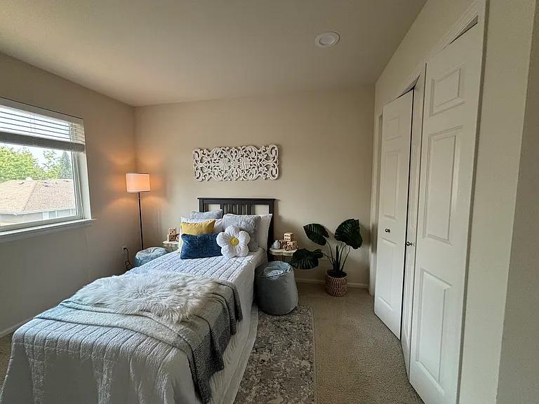 2038 30th Ln NE — Photo 15