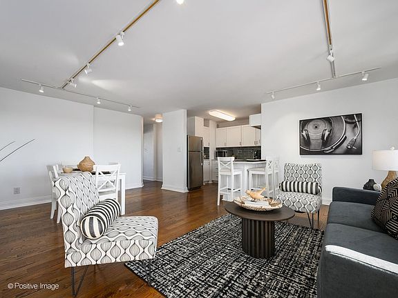 4th image of 2909 N Sheridan Rd APT 1907