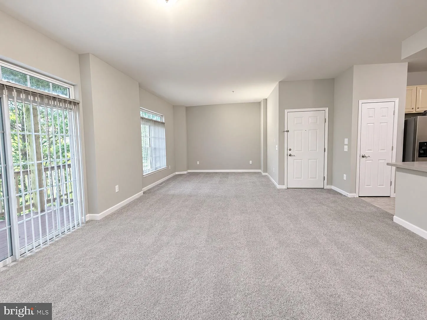 3 bed, 2.5 bath, 1593 sqft, $2,554 — Photo 2