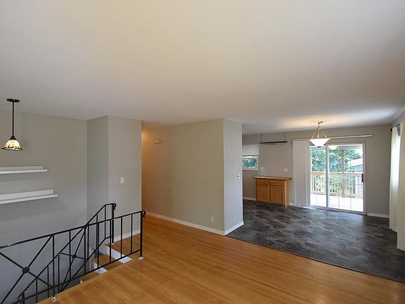 4th image of 208 Weller Ave