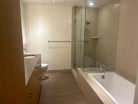 4th image of 35 E 100 S APT 1105