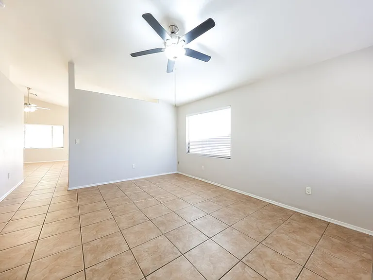 2030 E Wahalla Ln — Photo 3