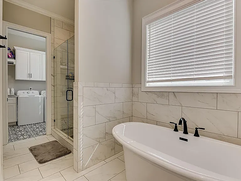 566 River Oaks Ln — Photo 10