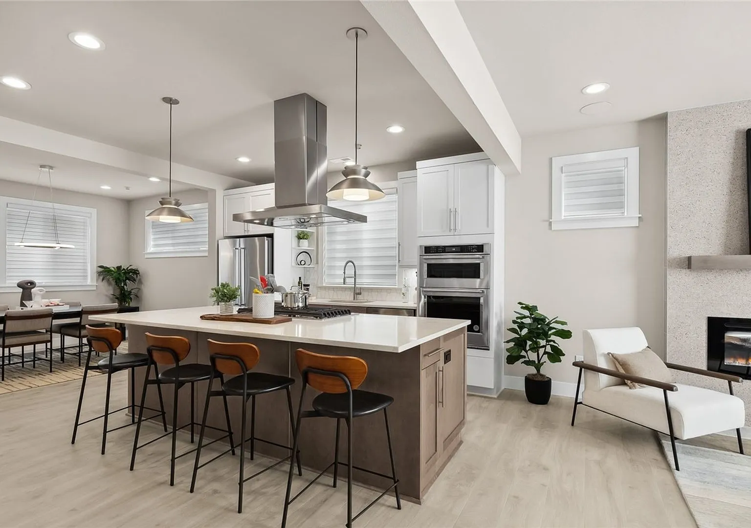 Stunning 4-Bedroom Townhome in Legacy Farms Greenbelt Setting, A/C & 2-Car Garage — Photo 2