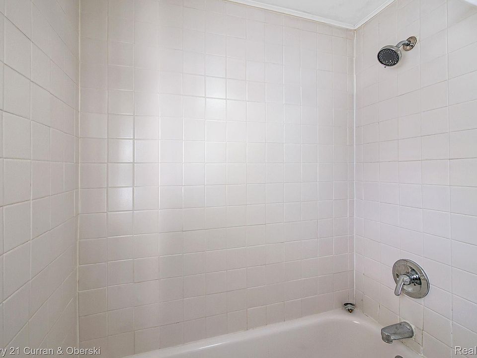 261 N Mill St, photo 23