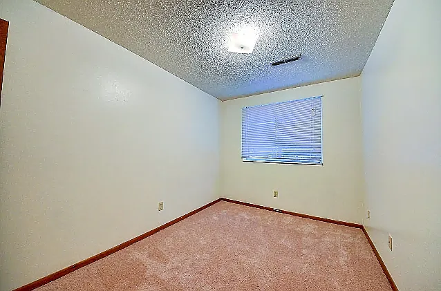 34 Lincoln Ave — Photo 3