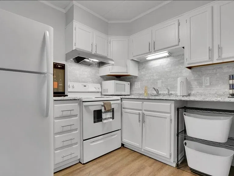 2733 Jersey Ave #B202 — Photo 2
