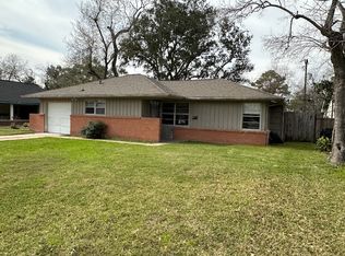 6843 Roxbury Rd, Houston, TX 77087