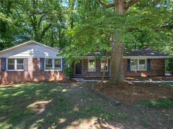 1168 Woodleigh Rd SW, Marietta, GA 30008