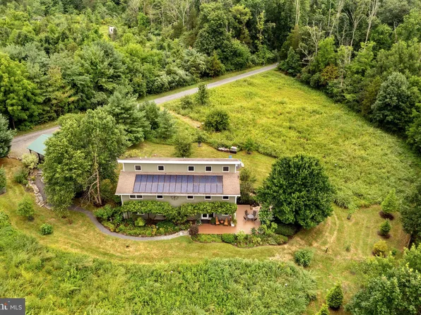 105 Schwenk Rd, Perkiomenville, PA 18074