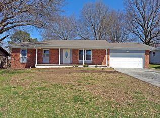 1431 E McClernon St, Springfield, MO 65803