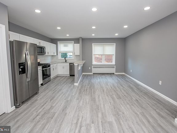 5th image of 1154 Devereaux Ave