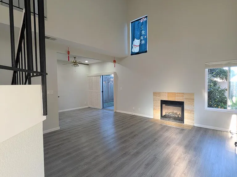 36186 Toulouse St — Photo 2
