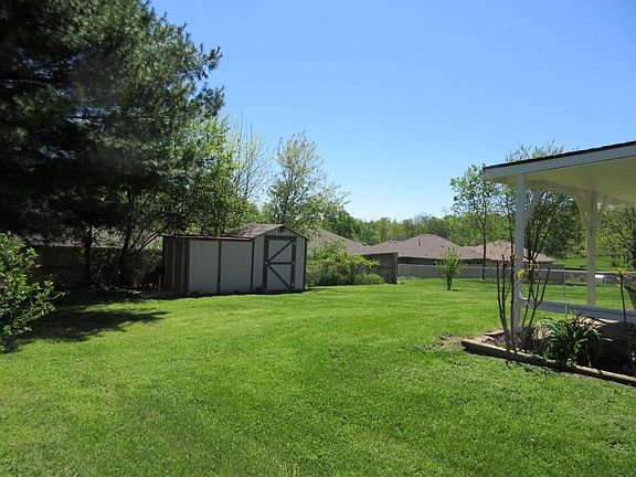 4th image of 5816 S Lilac Ln