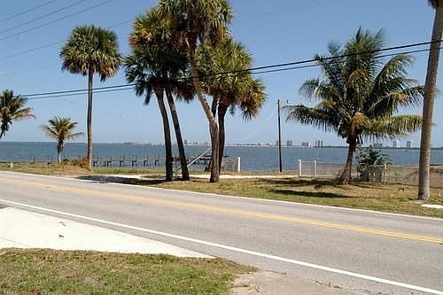 4th image of 4630 NE Indian River Dr